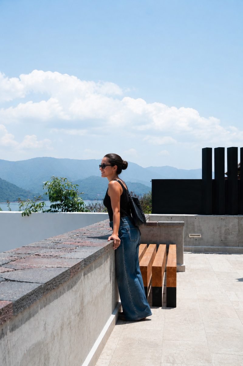 Vista al lago de Valle de Bravo desde la terraza de la plaza